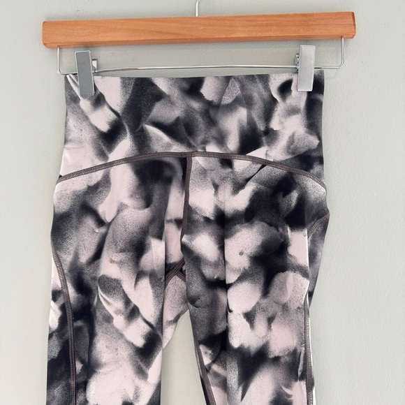 Lululemon Train Times 7/8 Pant 24" - Picture 6 of 15